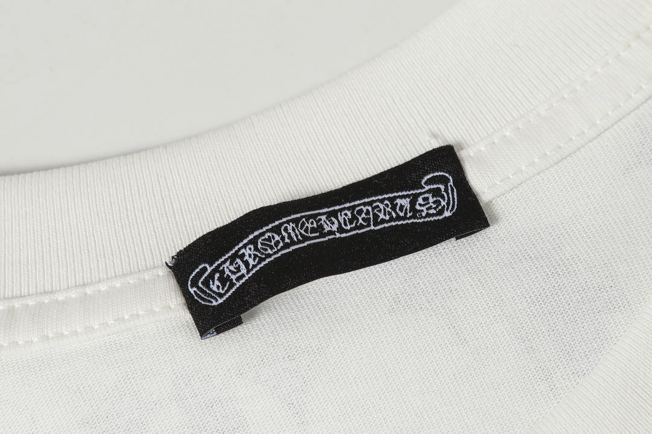 P160 Cross-border running quantity model, please do not place an order if you pursue quality -Chrome Hearts/Chrome Hearts Sanskrit hot diamond Sanskrit horseshoe explosive short-sleeved T-shirt -High weight, high density and high quality, soft, delicate and skin-friendly wool, soft and silky to the touch, excellent warmth and skin-friendly properties -Customized weaving and dyeing, no color difference, no matter the fabric or workmanship details, beat the ordinary version on the market -Colour: black white -Size: S M L XL